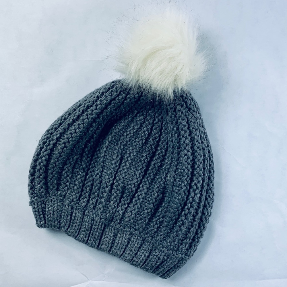 NY&C cute gray and white beret